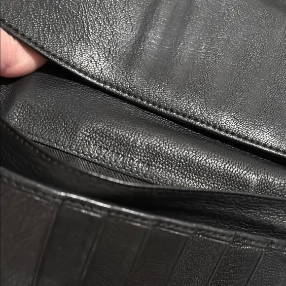 Gucci Black Wallet with Red Accent - Picture 9 of 11